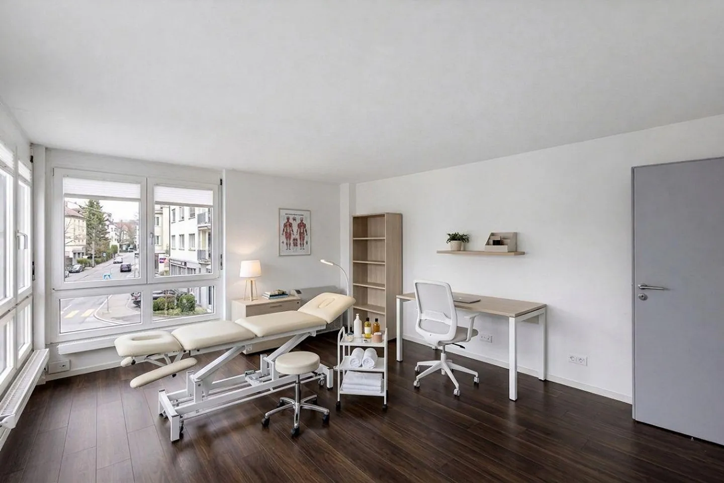 Exciting and bright office space in the center of Affoltern - 149 m2! - Photo 2 of 13