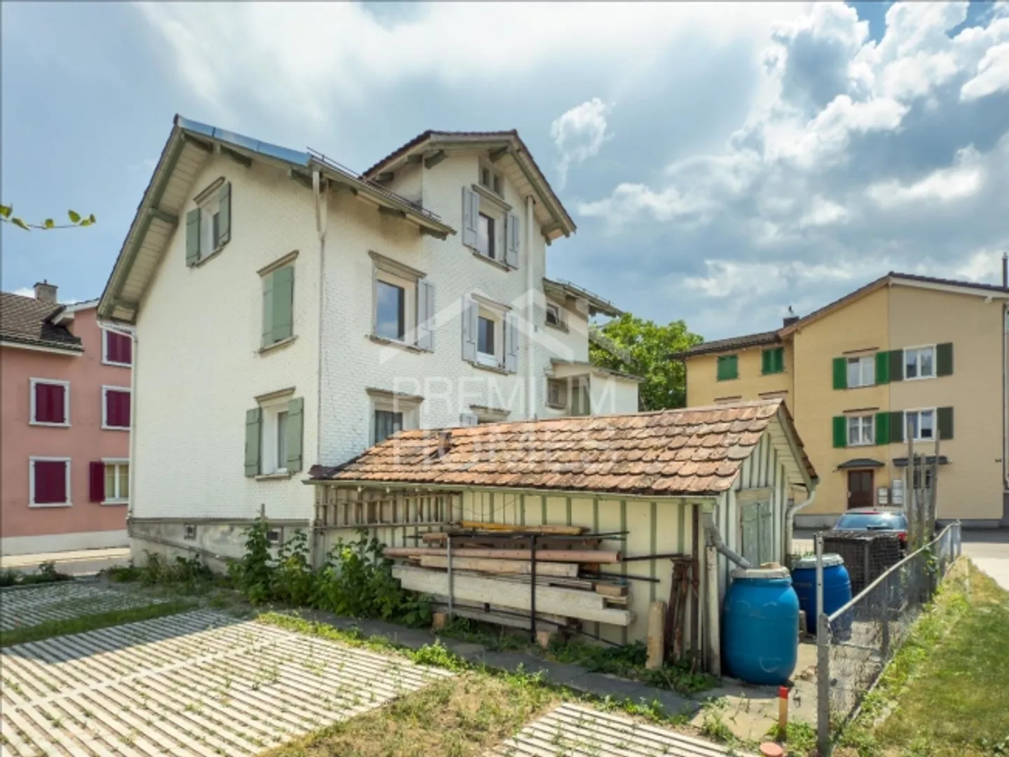 UNE MAISON GÉNÉRATIONNELLE DANS UN EMPLACEMENT CENTRAL - Photo 1 sur 4