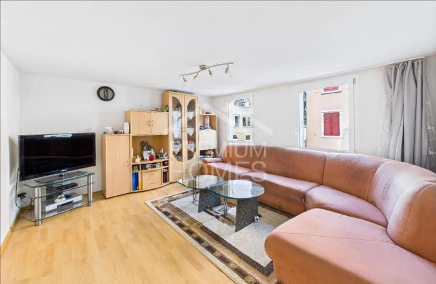 UNE MAISON GÉNÉRATIONNELLE DANS UN EMPLACEMENT CENTRAL - Photo 2 sur 4