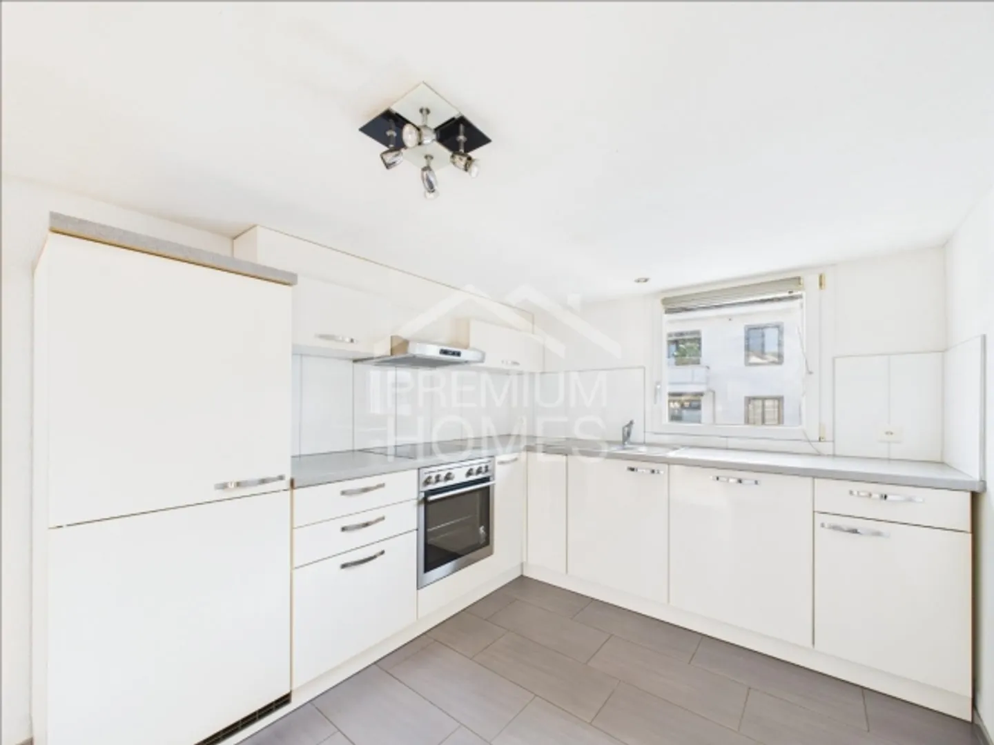 UNE MAISON GÉNÉRATIONNELLE DANS UN EMPLACEMENT CENTRAL - Photo 4 sur 4