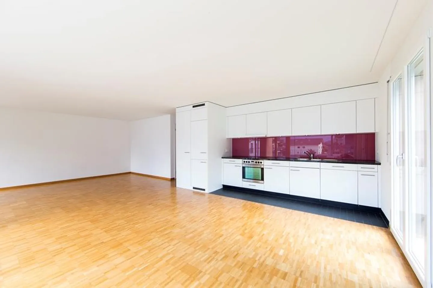 Spacious Apartment in Green Area - Photo 3 of 9