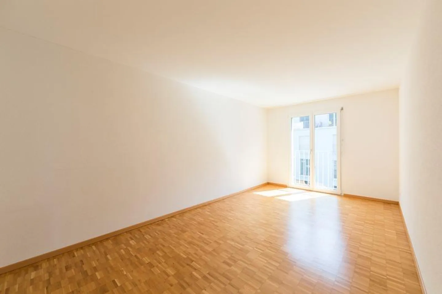 Spacious Apartment in Green Area - Photo 6 of 9