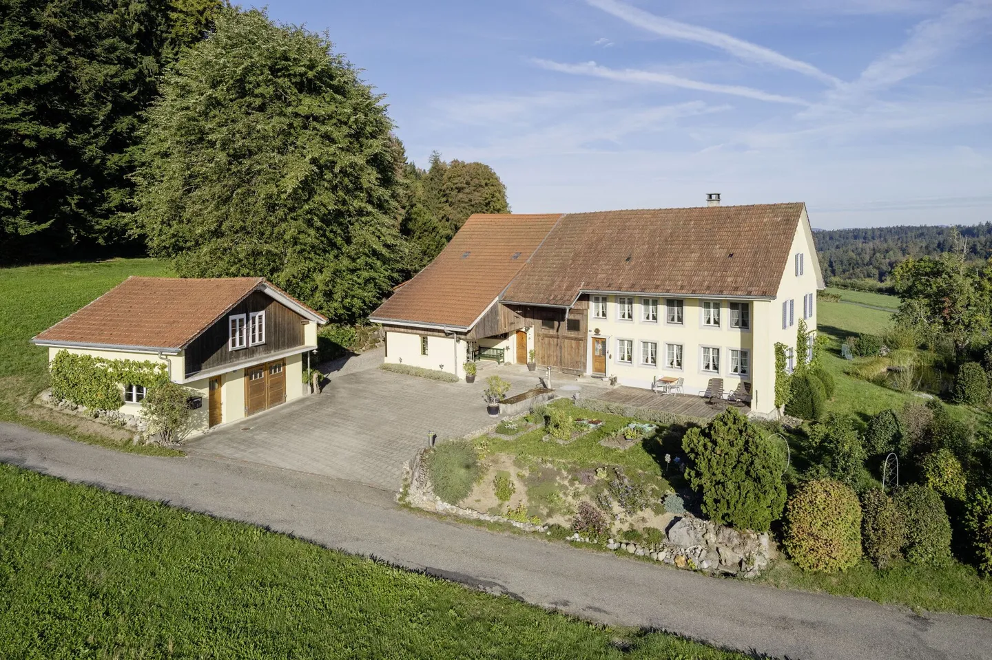 Farmhouse on the edge of the forest with swimming pond and its own spring - Photo 1 of 16