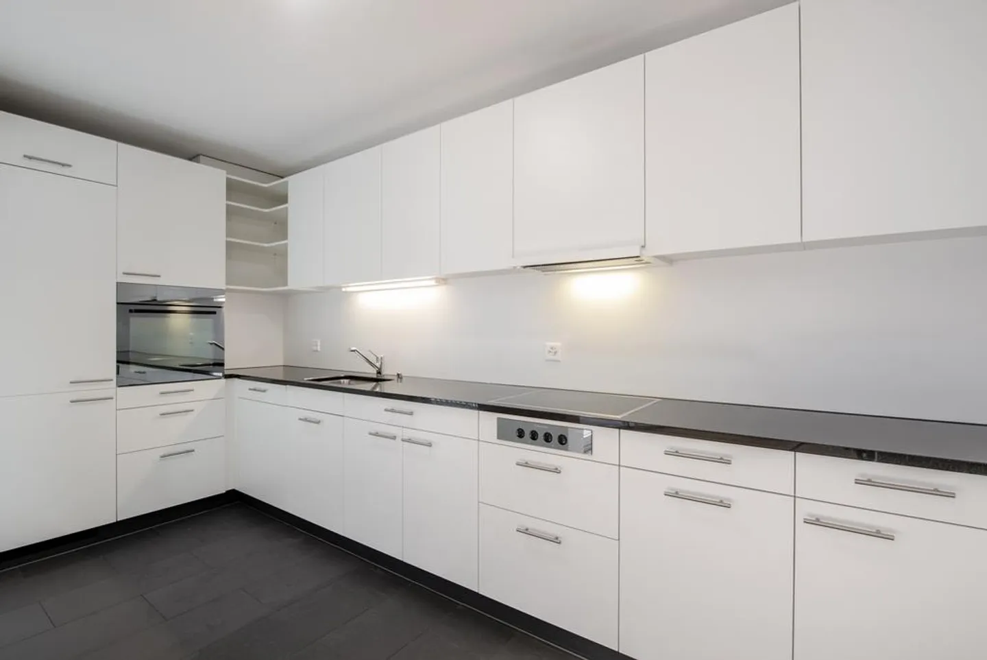 Appartamento accogliente di 3,5 stanze con balcone a Berna Brünnen - Foto 2 di 11