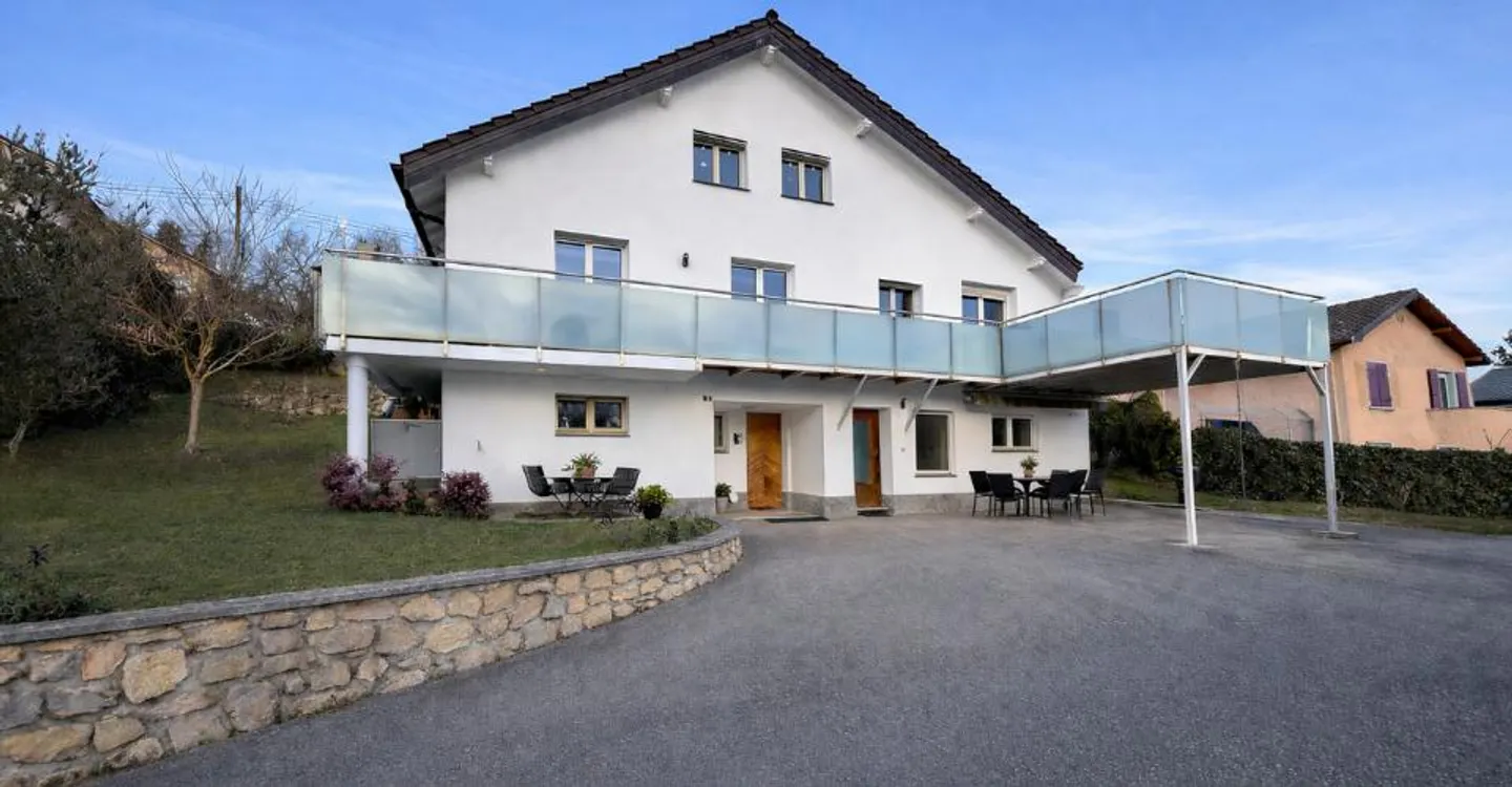 Einfamilienhaus mit umgebautem Raum und separatem Eingang - Foto 1 von 11