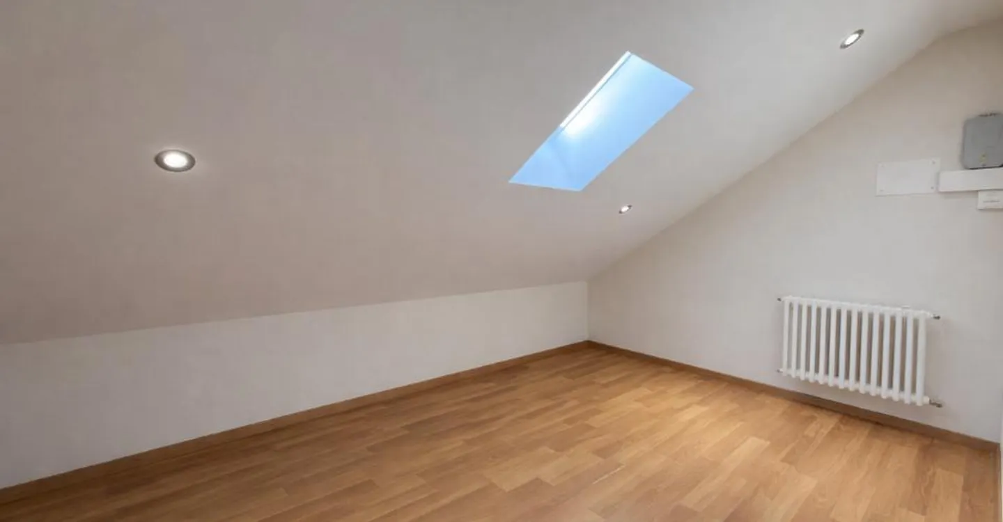 Einfamilienhaus mit umgebautem Raum und separatem Eingang - Foto 7 von 11
