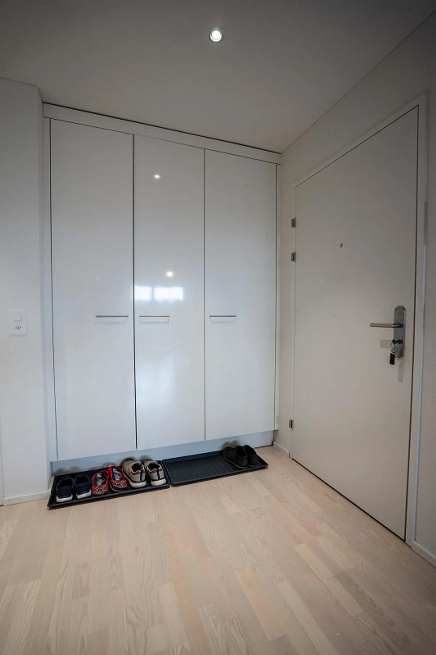 Modern 3.5-room apartment with winter garden and terrace - Photo 2 of 16