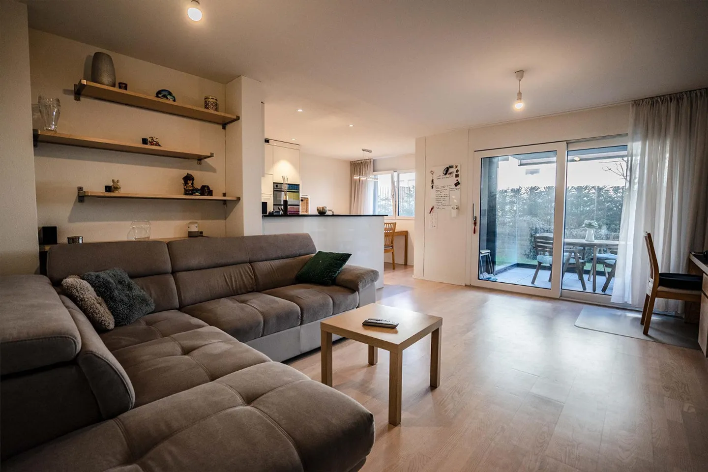 Modern 3.5-room apartment with winter garden and terrace - Photo 3 of 16