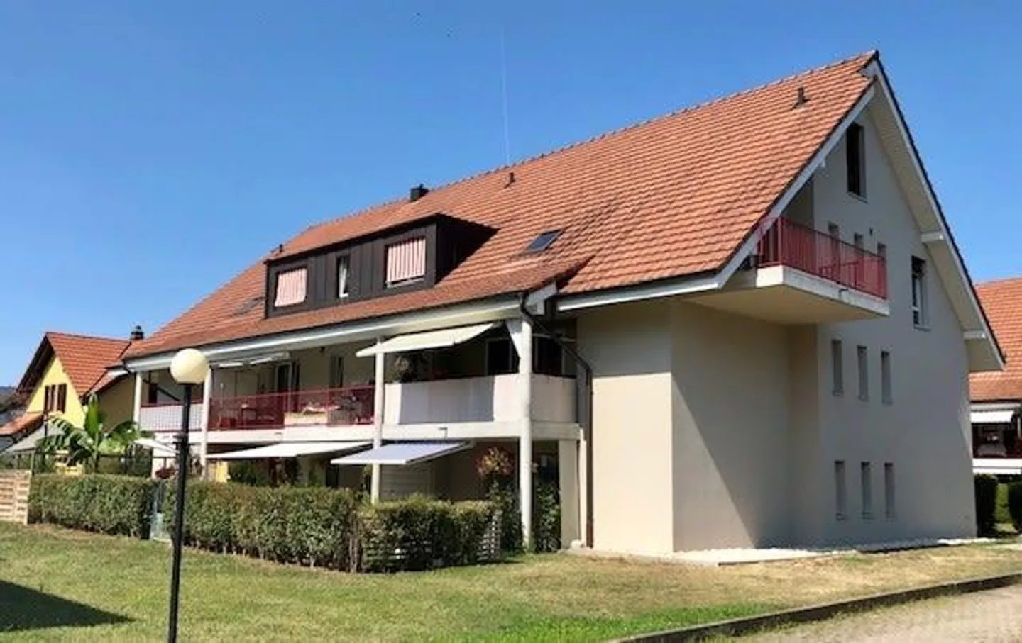 Ampio appartamento di 3,5 stanze con balcone - Foto 1 di 10