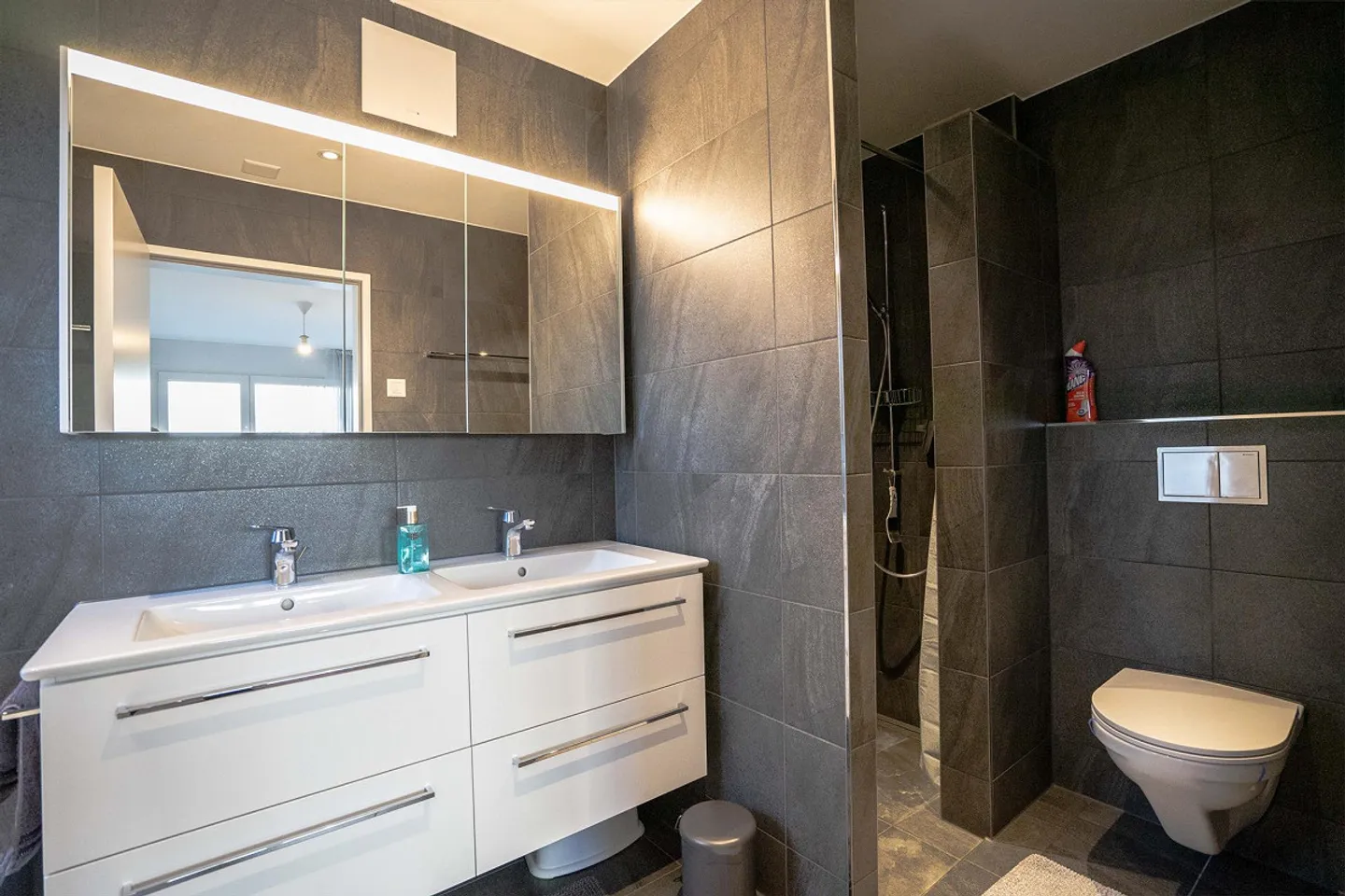 Modern 3.5-room apartment with winter garden and terrace - Photo 8 of 16