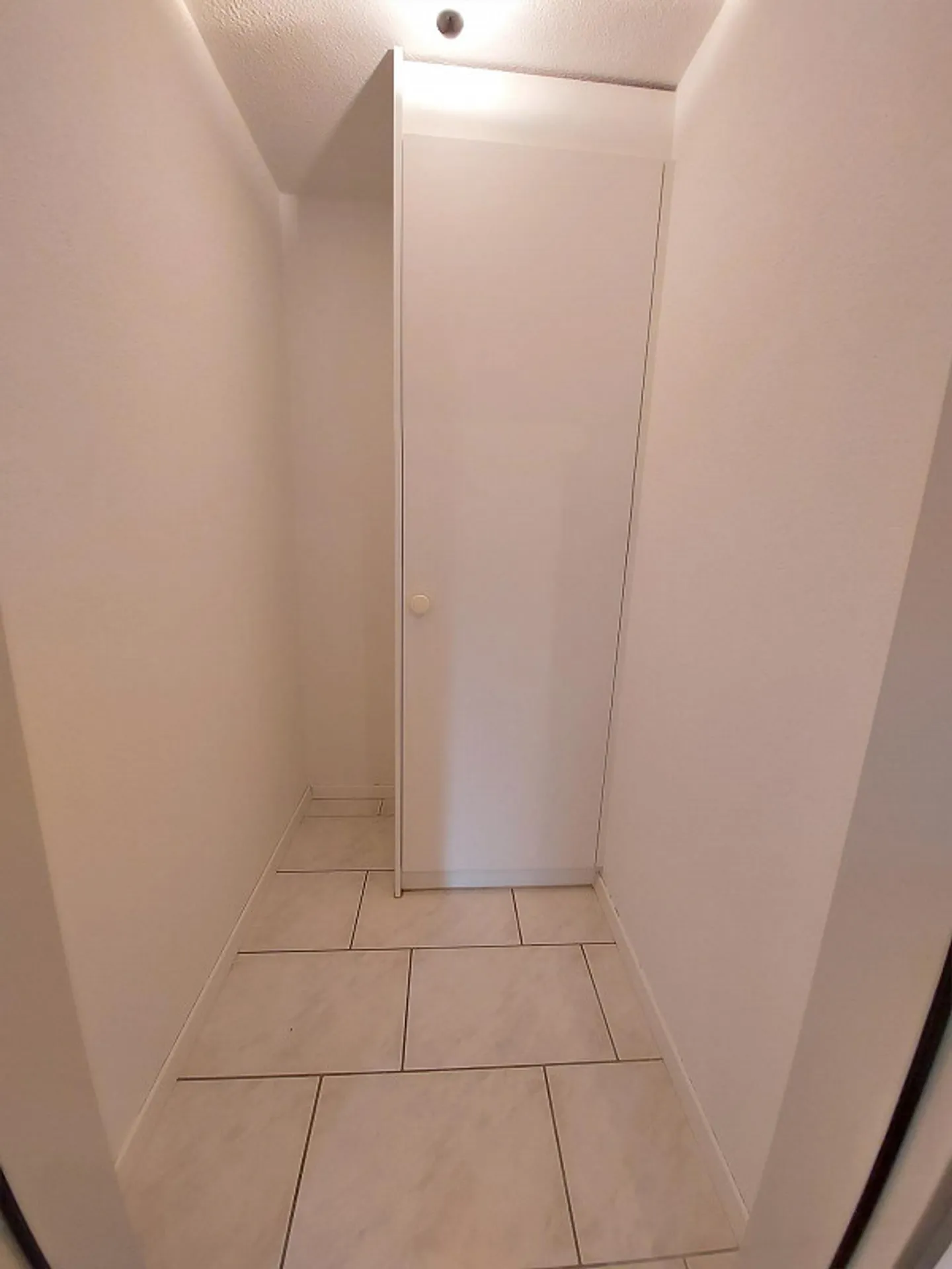 Ampio appartamento di 3,5 stanze con balcone - Foto 6 di 10