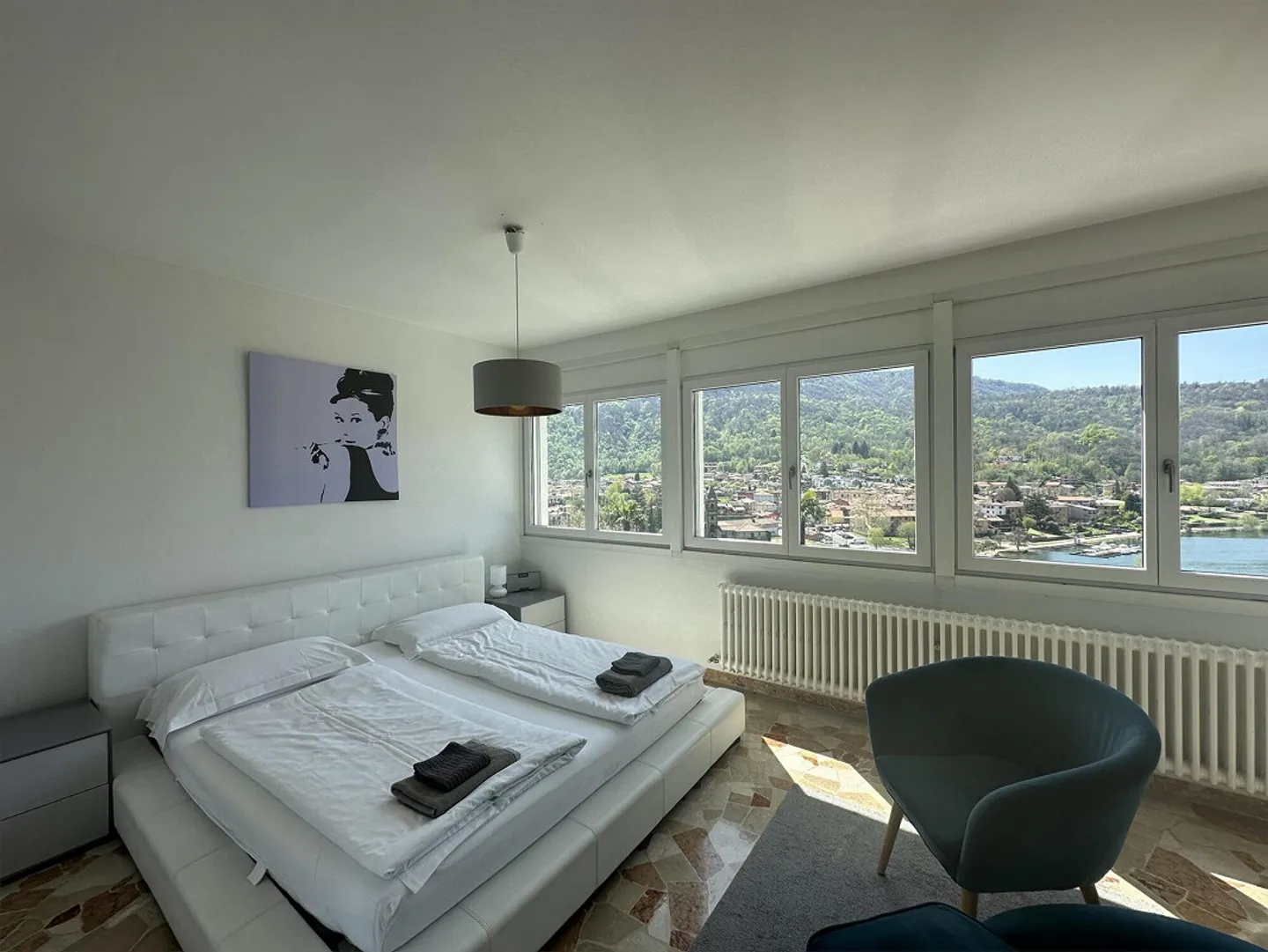 À LOUER PENTHOUSE AVEC VUE SUR LE LAC MEUBLÉ - Photo 10 sur 16