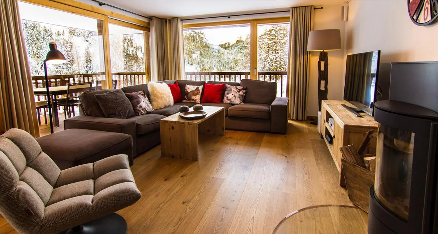 Les Rahâs is a high-quality alpine apartment residence located in one of the most beautiful high-altitude valleys of the Alps. - Photo 1 of 9