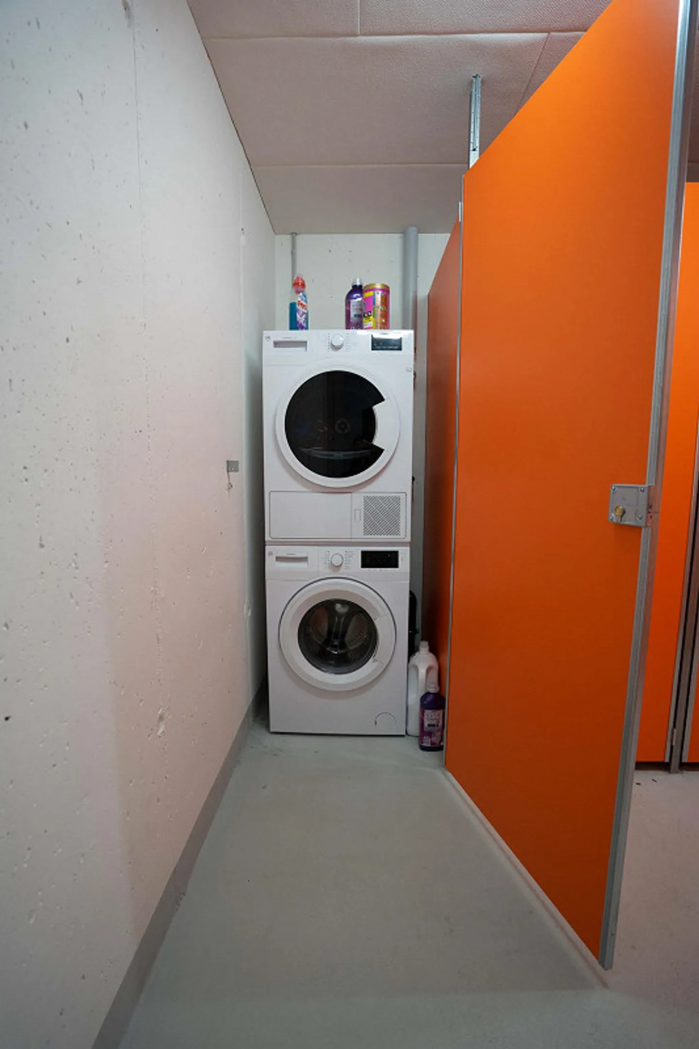 Modern 3.5-room apartment with winter garden and terrace - Photo 15 of 16