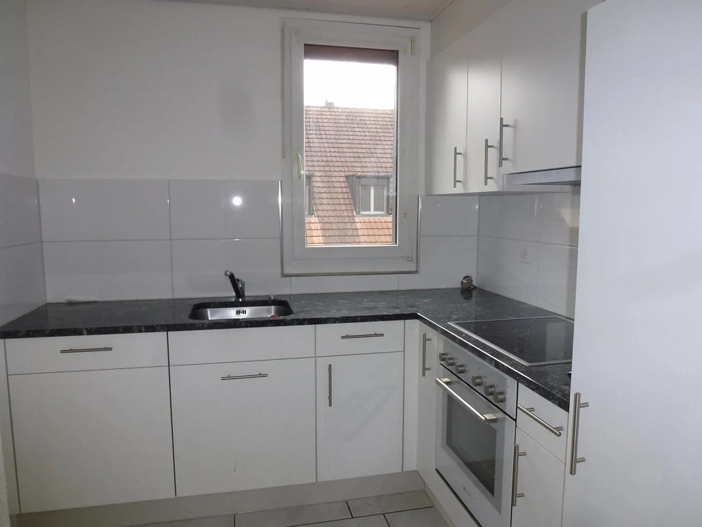 Ampio appartamento di 3,5 stanze con balcone - Foto 10 di 10