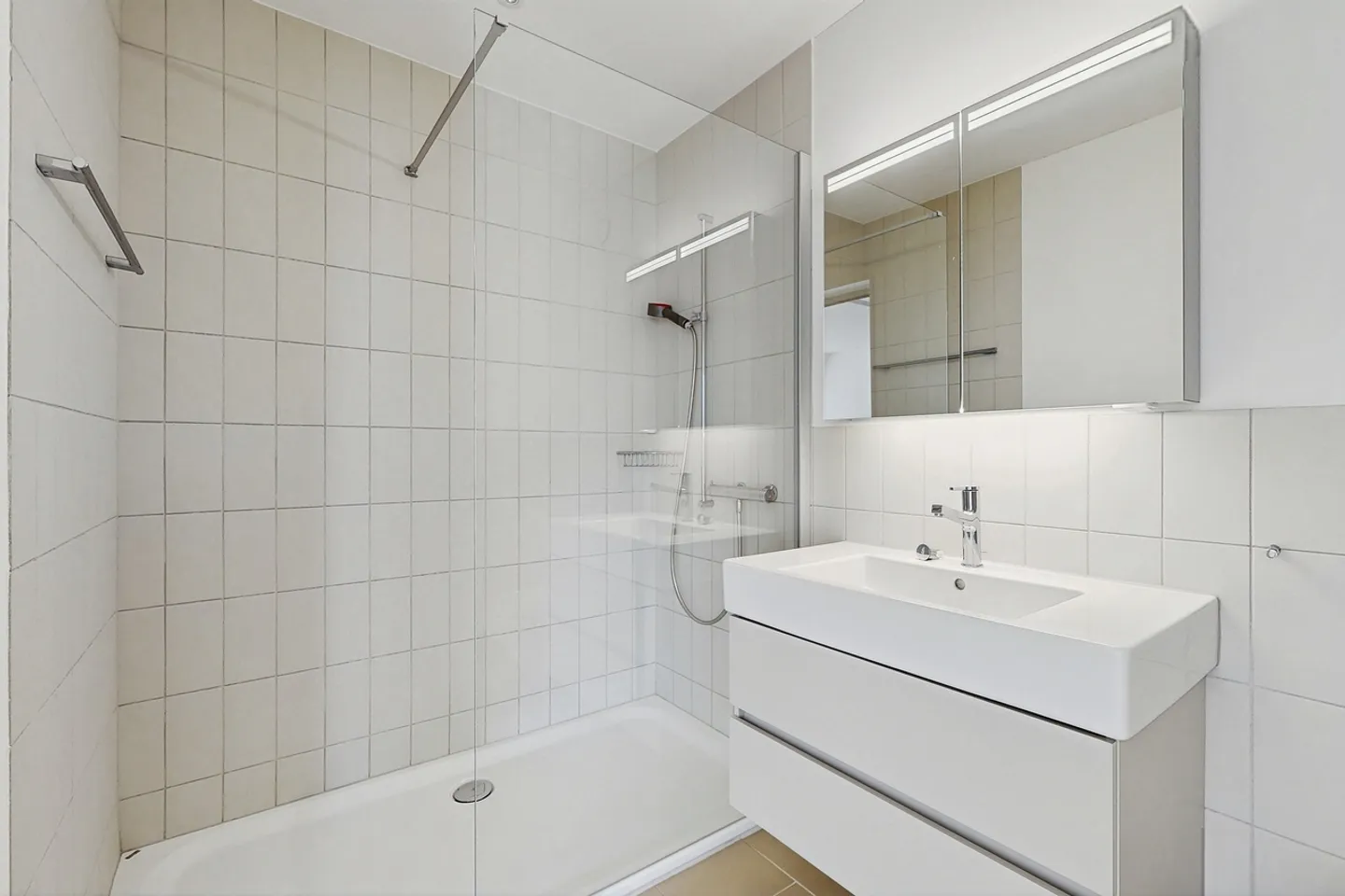 Appartement individuel moderne à Zurich avec une grande terrasse sur le toit ! - Photo 9 sur 10