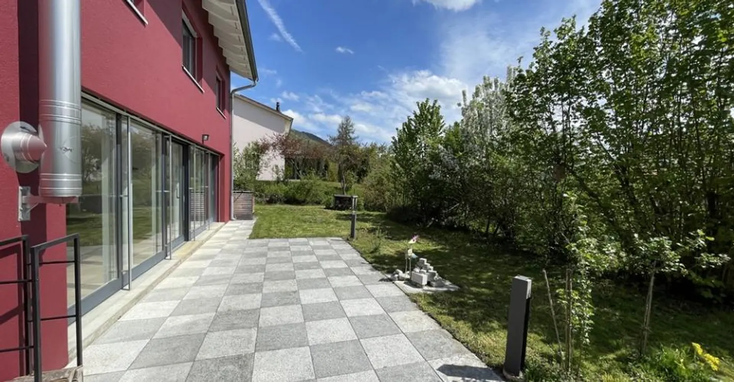Charming Family Villa in Delémont - Photo 2 of 11