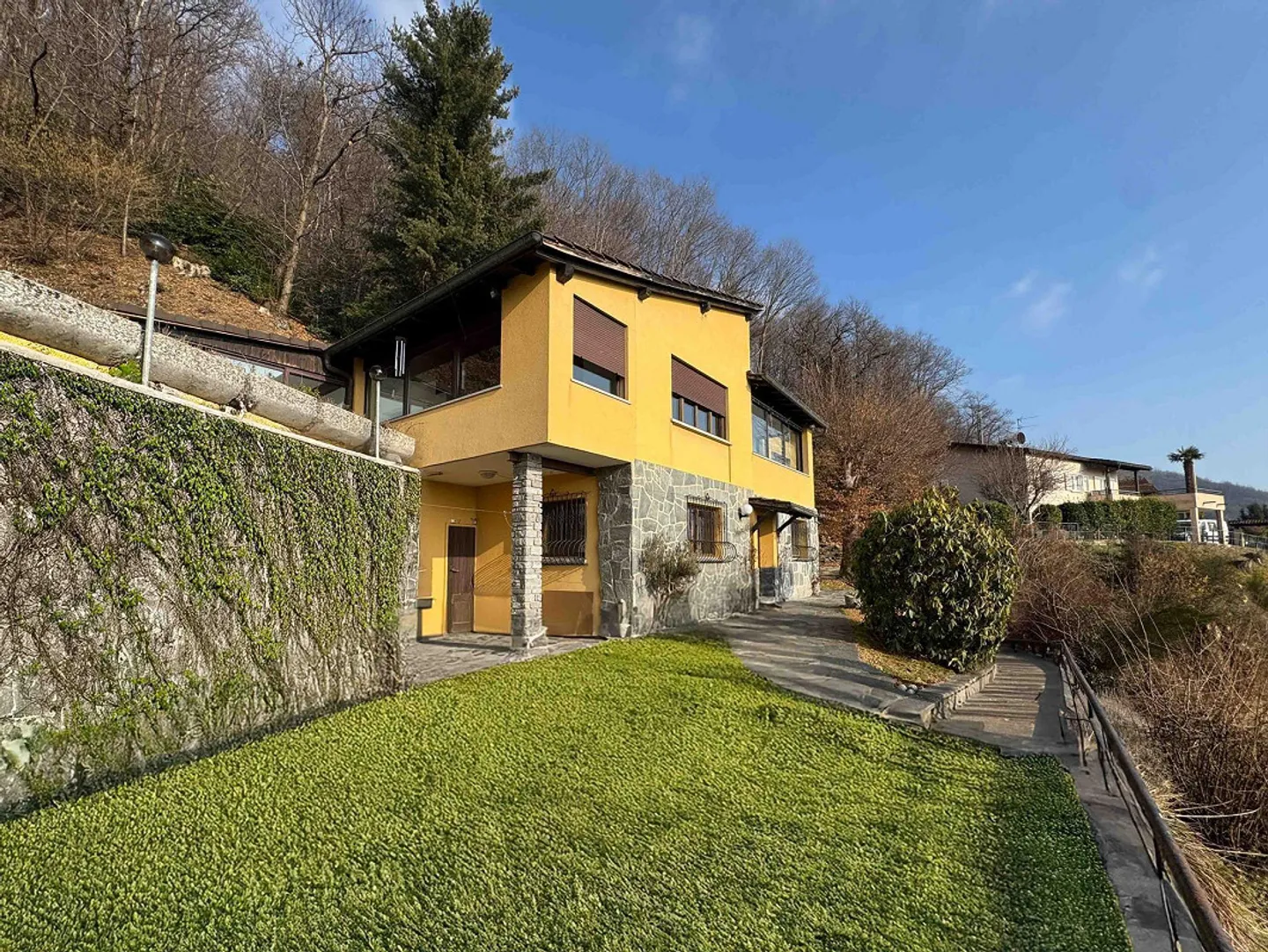 Grande maison unifamiliale dans le vert à Aranno - Photo 7 sur 9