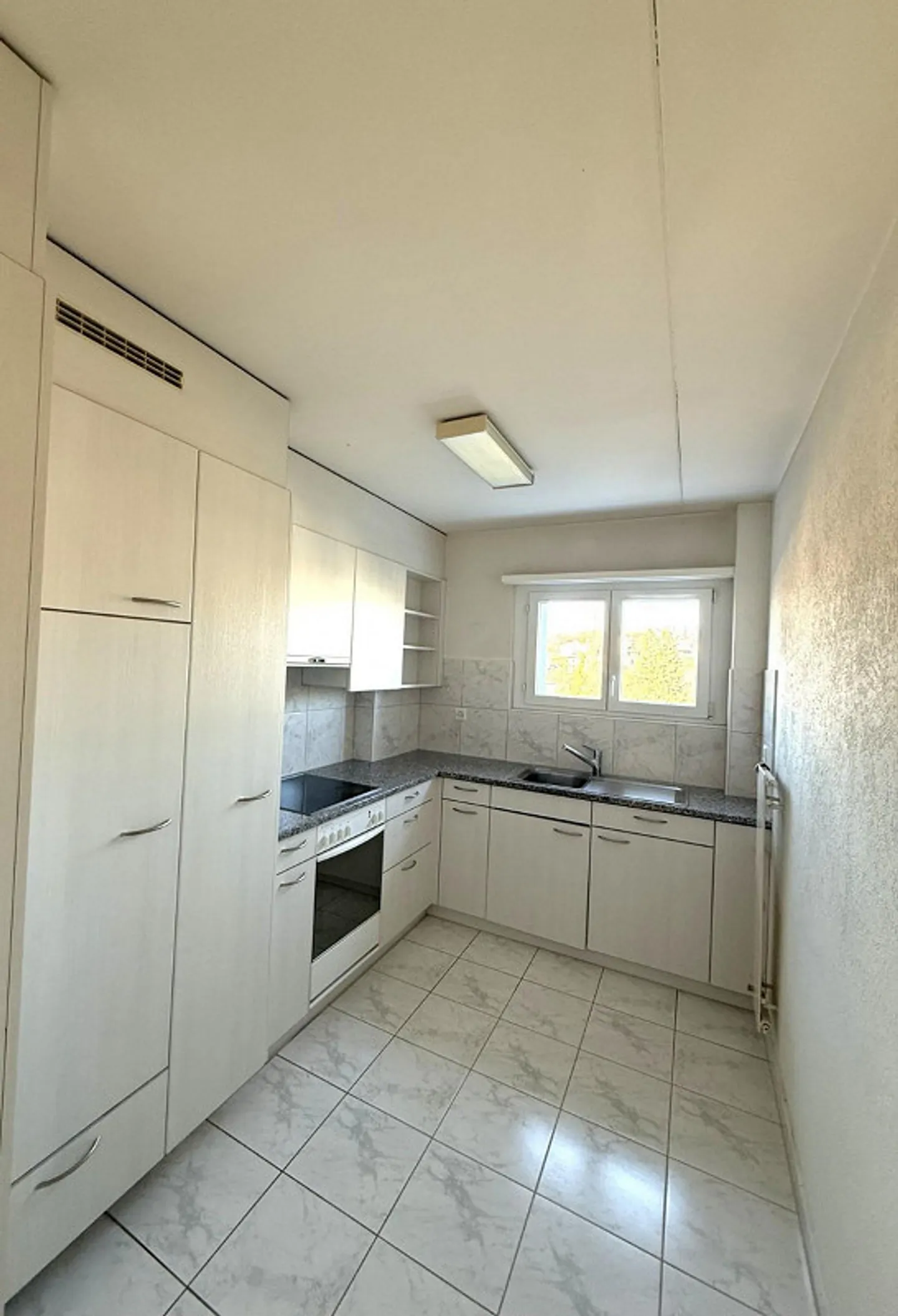 Appartement 3 pièces avec grand balcon couvert - Photo 4 sur 8