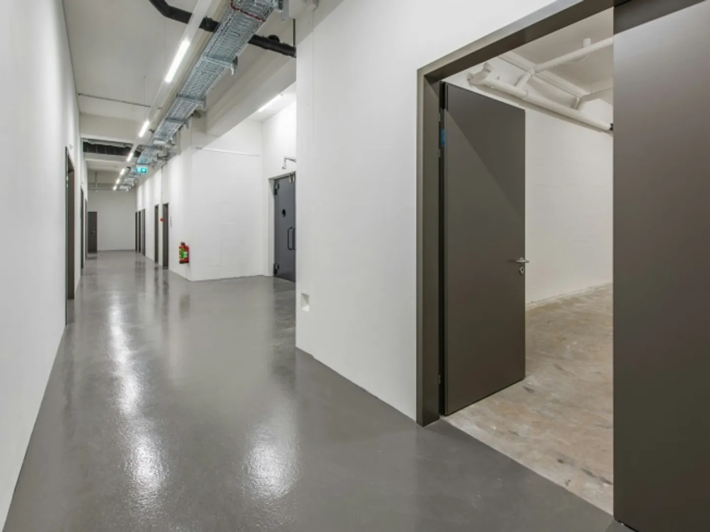 Freshly renovated, bright offices from 60 m² - 250 m² with storage option - Photo 13 of 13