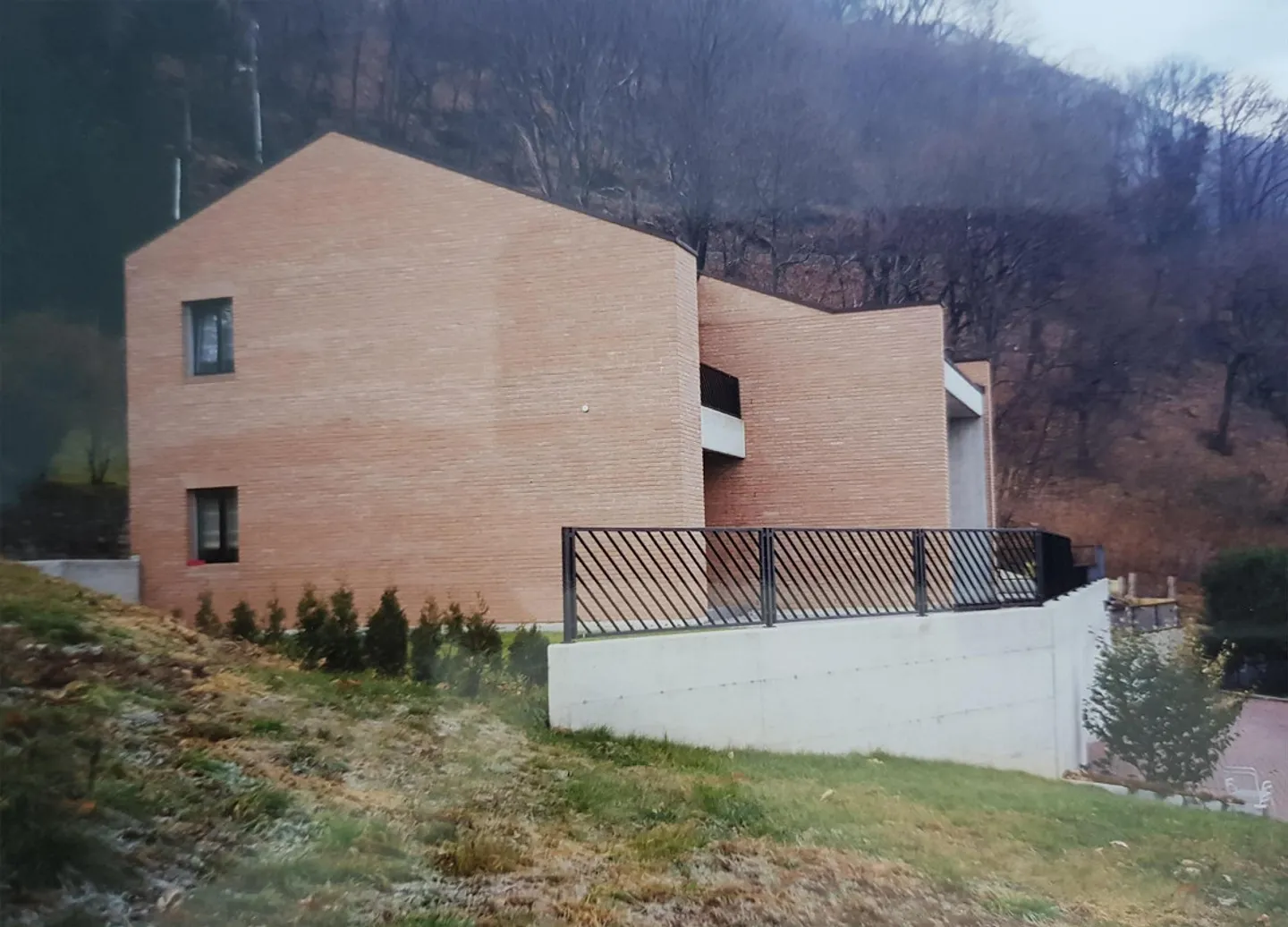 Exclusive hillside residence with a view of the Piano di Magadino - Photo 3 of 10