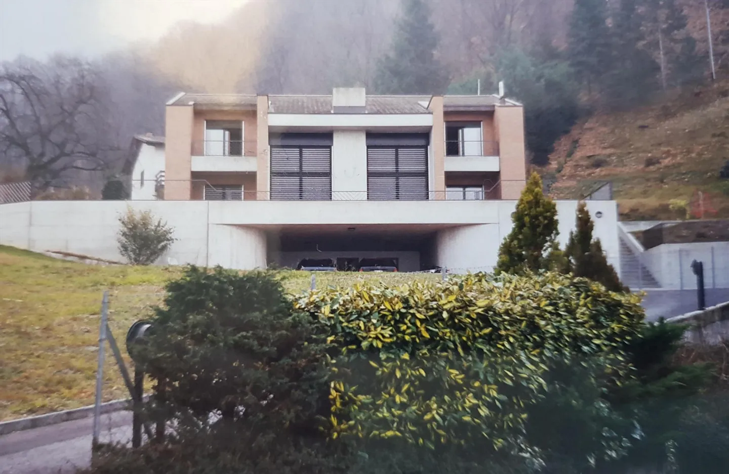 Exclusive hillside residence with a view of the Piano di Magadino - Photo 1 of 10