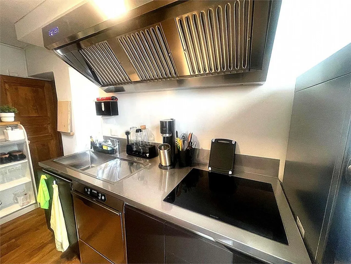 BOUTIQUE HOTEL - REAL ESTATE INVESTMENT OPPORTUNITY - Photo 6 of 13