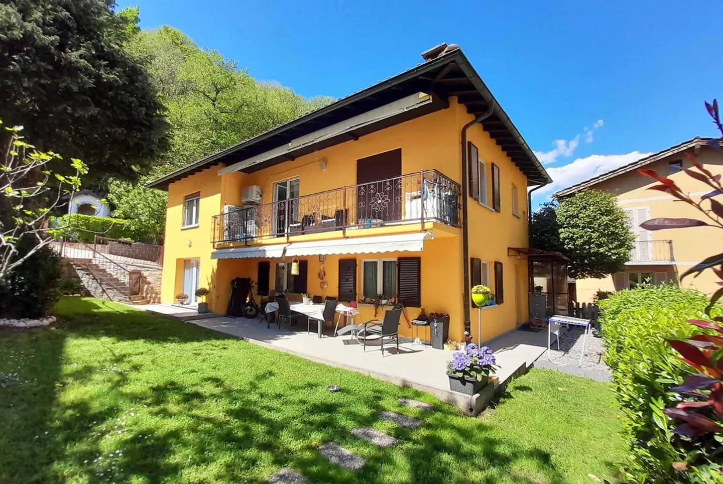 Villa bifamiliare con terrazza e giardino a Canobbio - Foto 1 di 11