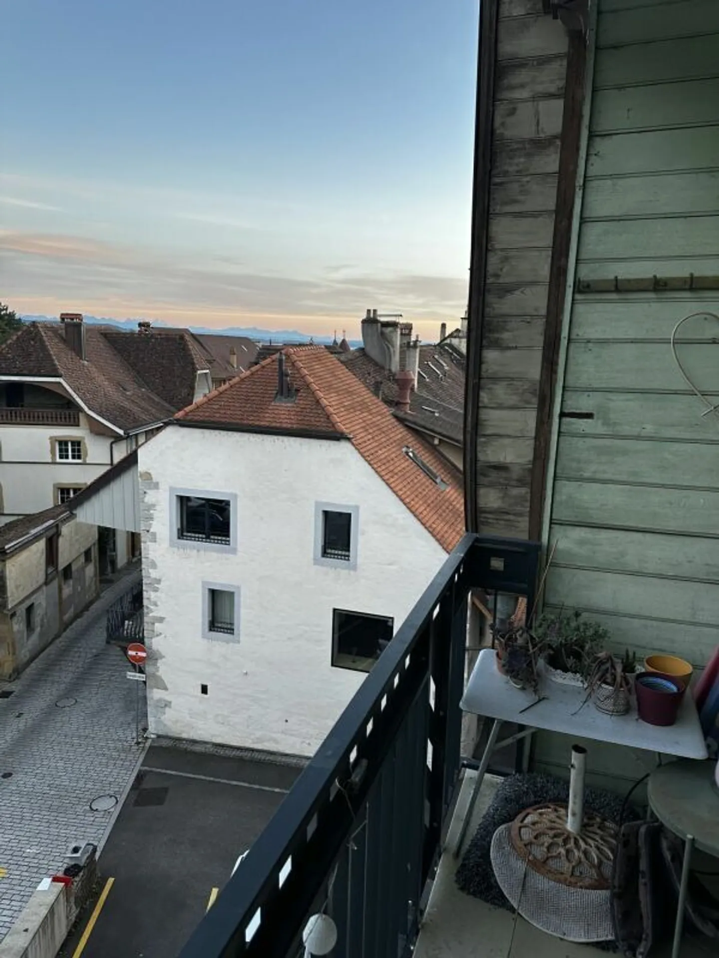 Bel appartamento di 4 stanze al 3° piano - Chemin de Creuze 1, St-Blaise - Foto 3 di 11