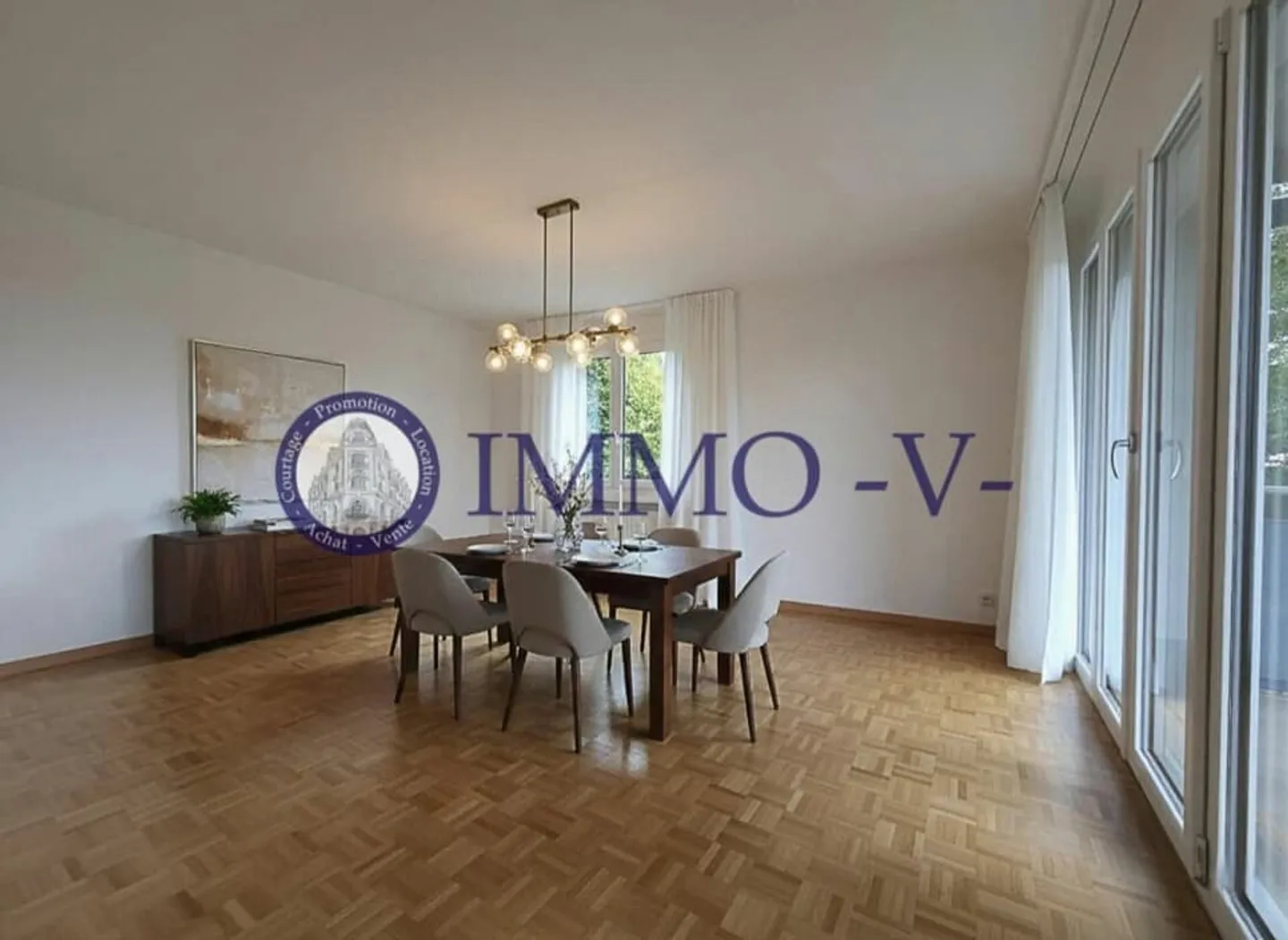 Geräumig und Hellig: Charmante 4,5 Zimmer in Villars-sur-Glâne - Foto 2 von 6