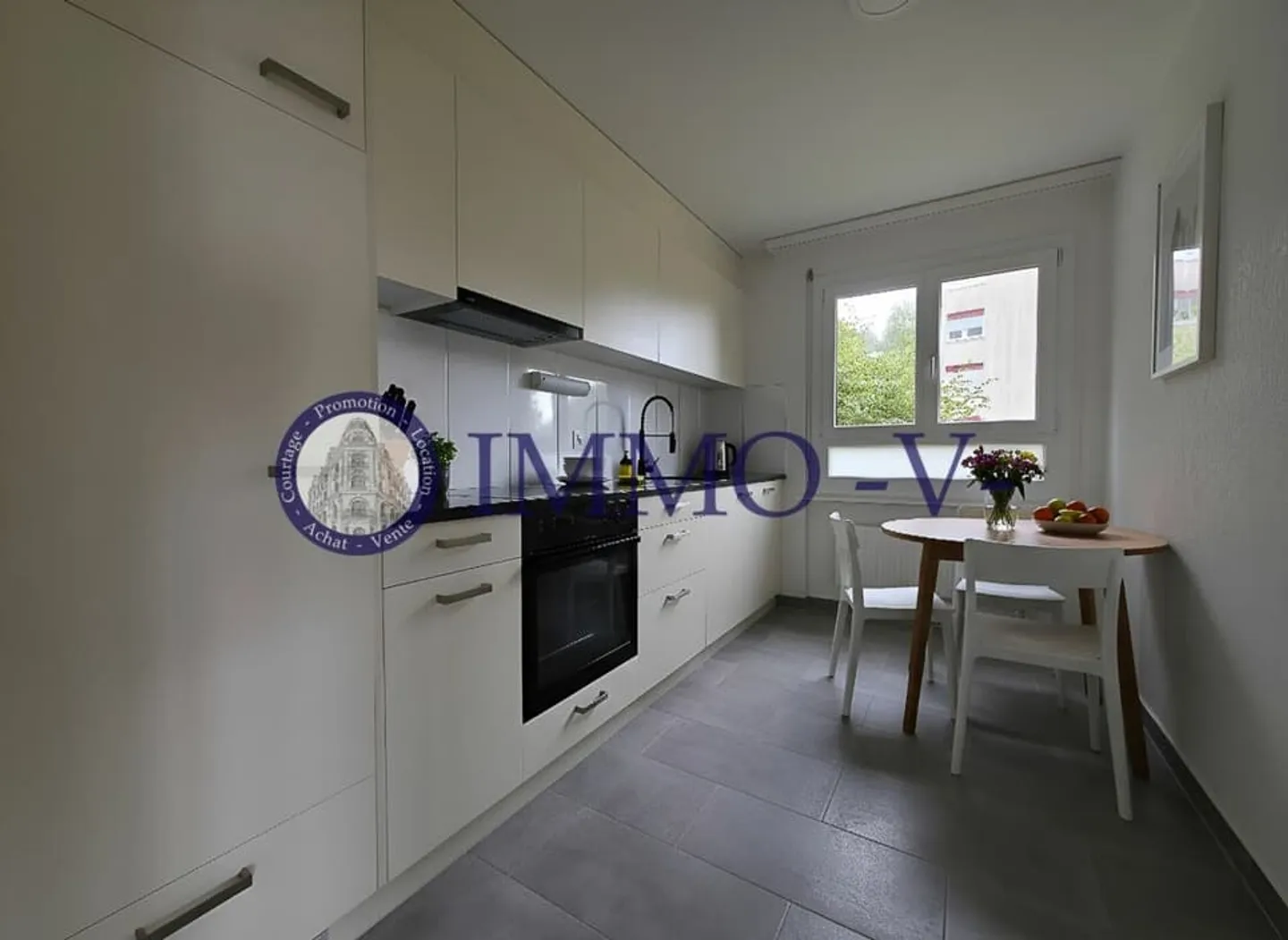 Geräumig und Hellig: Charmante 4,5 Zimmer in Villars-sur-Glâne - Foto 3 von 6