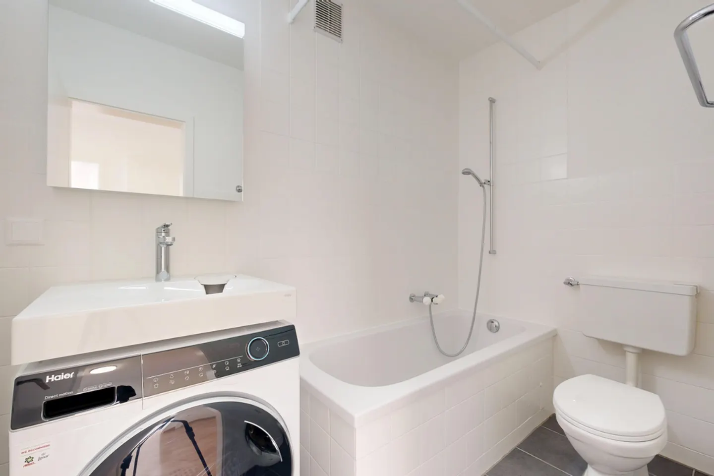 Cozy apartment with washer-dryer - Photo 4 of 8