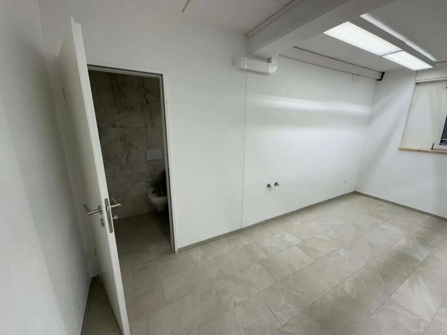 Espace de vente - Photo 2 sur 5