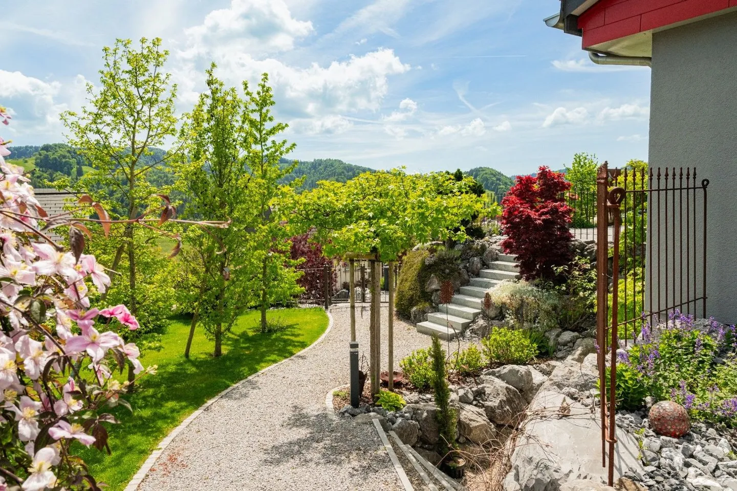 Paradis de jardin avec vue et espace pour vos propres idées - Photo 2 sur 7