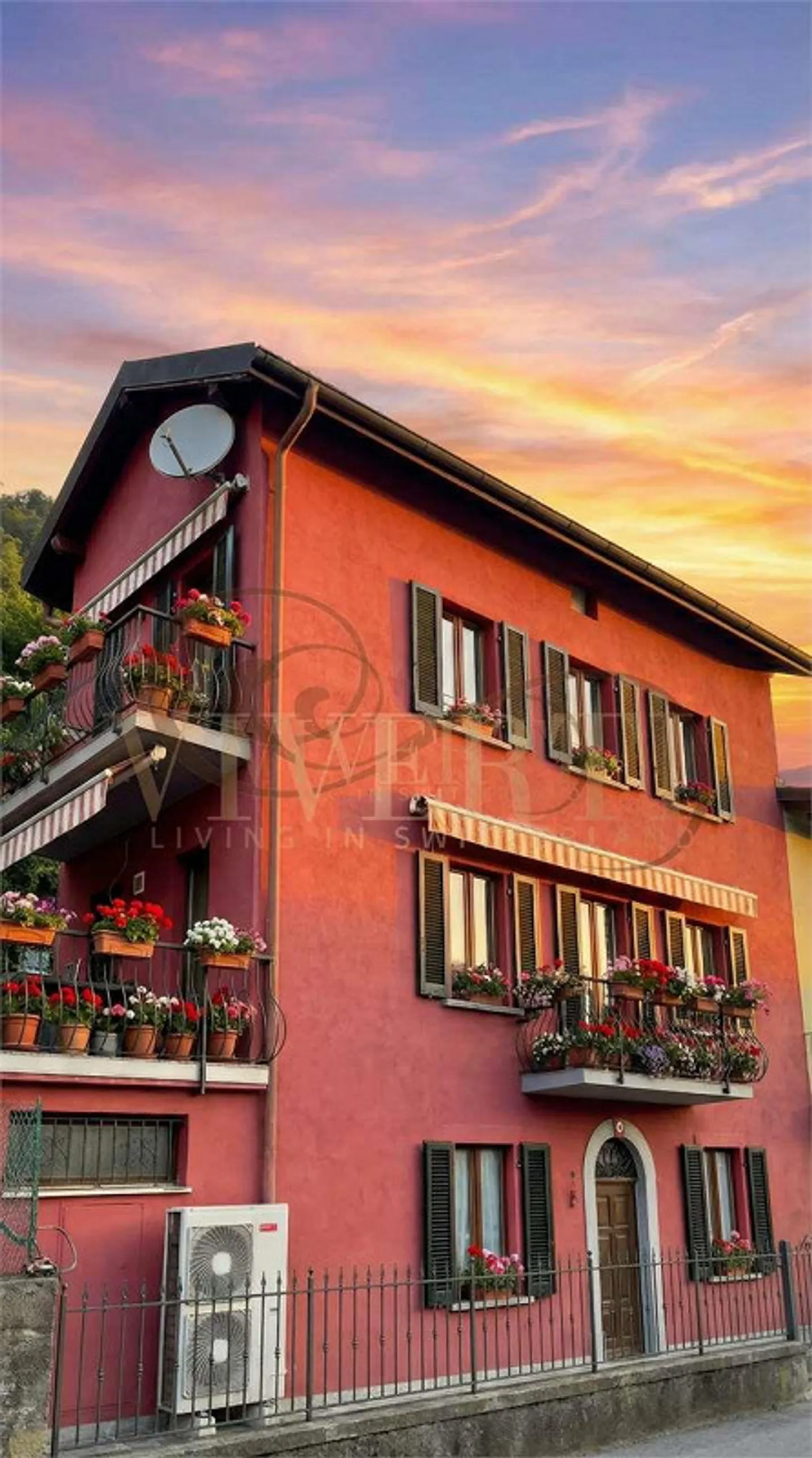 Affascinante Casa Ticinese Ristrutturata - Foto 1 di 8