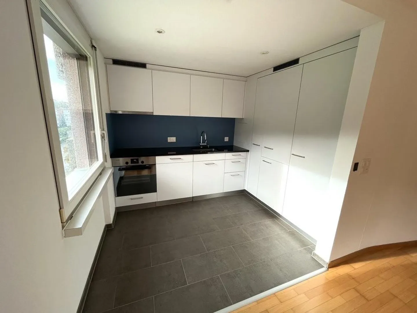 Appartamento 3.5 locali in posizione tranquilla con vista TOP in affitto - Foto 3 di 6