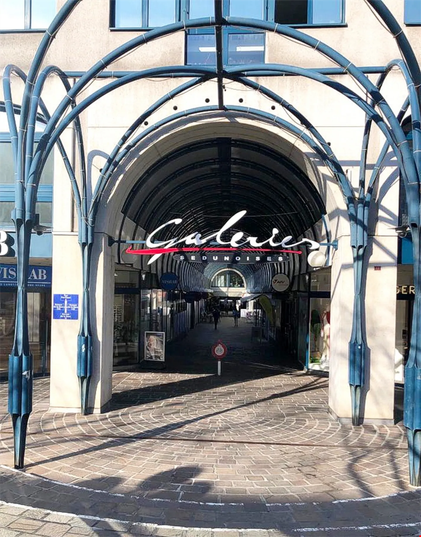 GESCHÄFTSRÄUME AUF ZWEI EBENEN - GALERIES SEDUNOISES - Foto 2 von 5