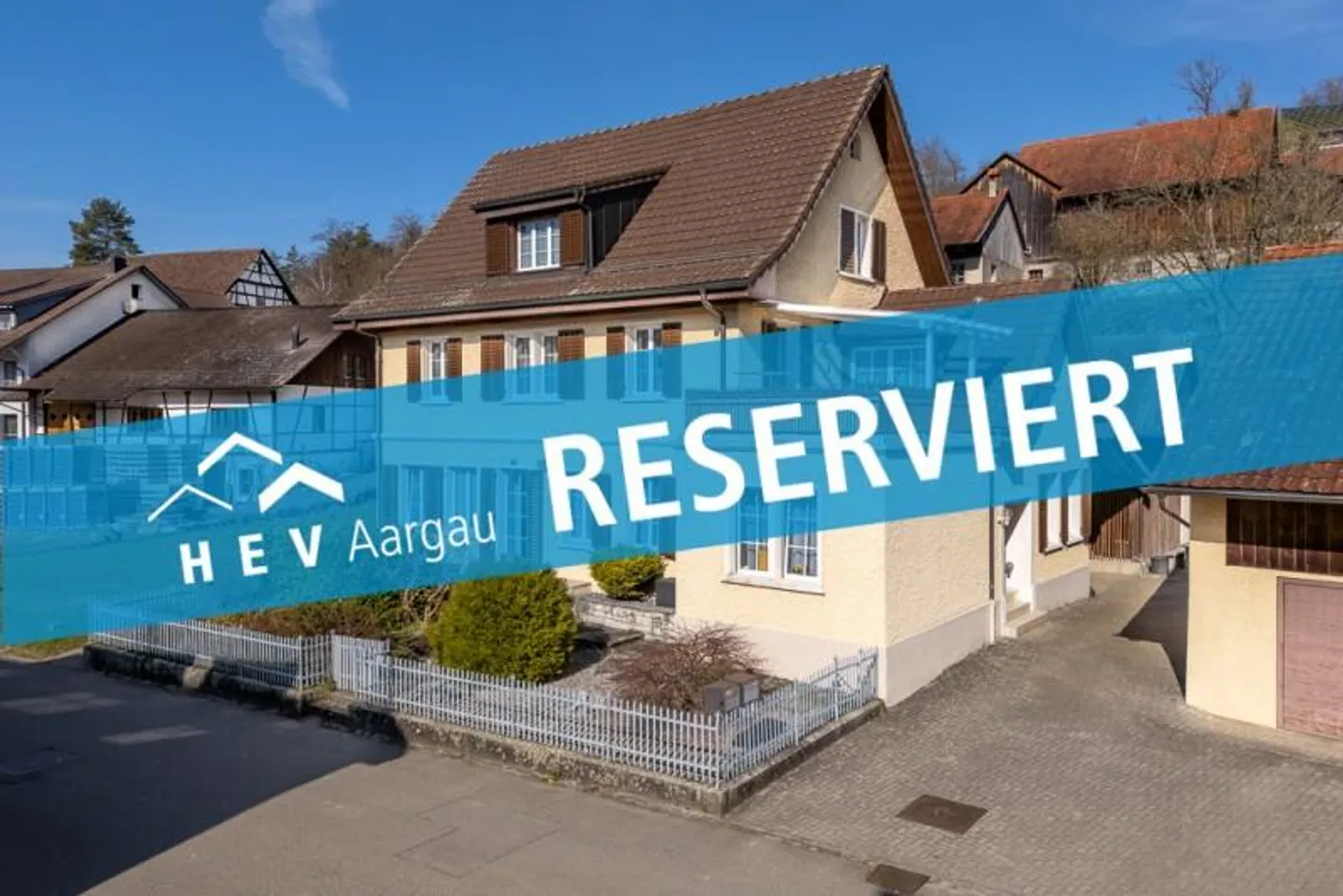 Two-family house with building land - Detached & versatile - Photo 1 of 1