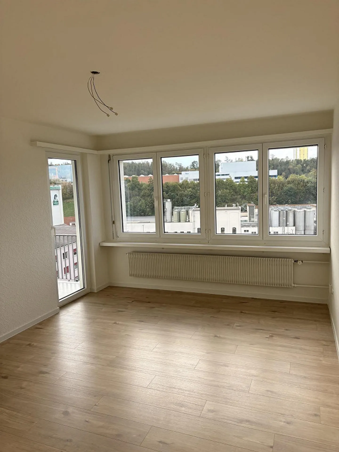 3.5-room apartment with sunny balcony - Photo 1 of 10