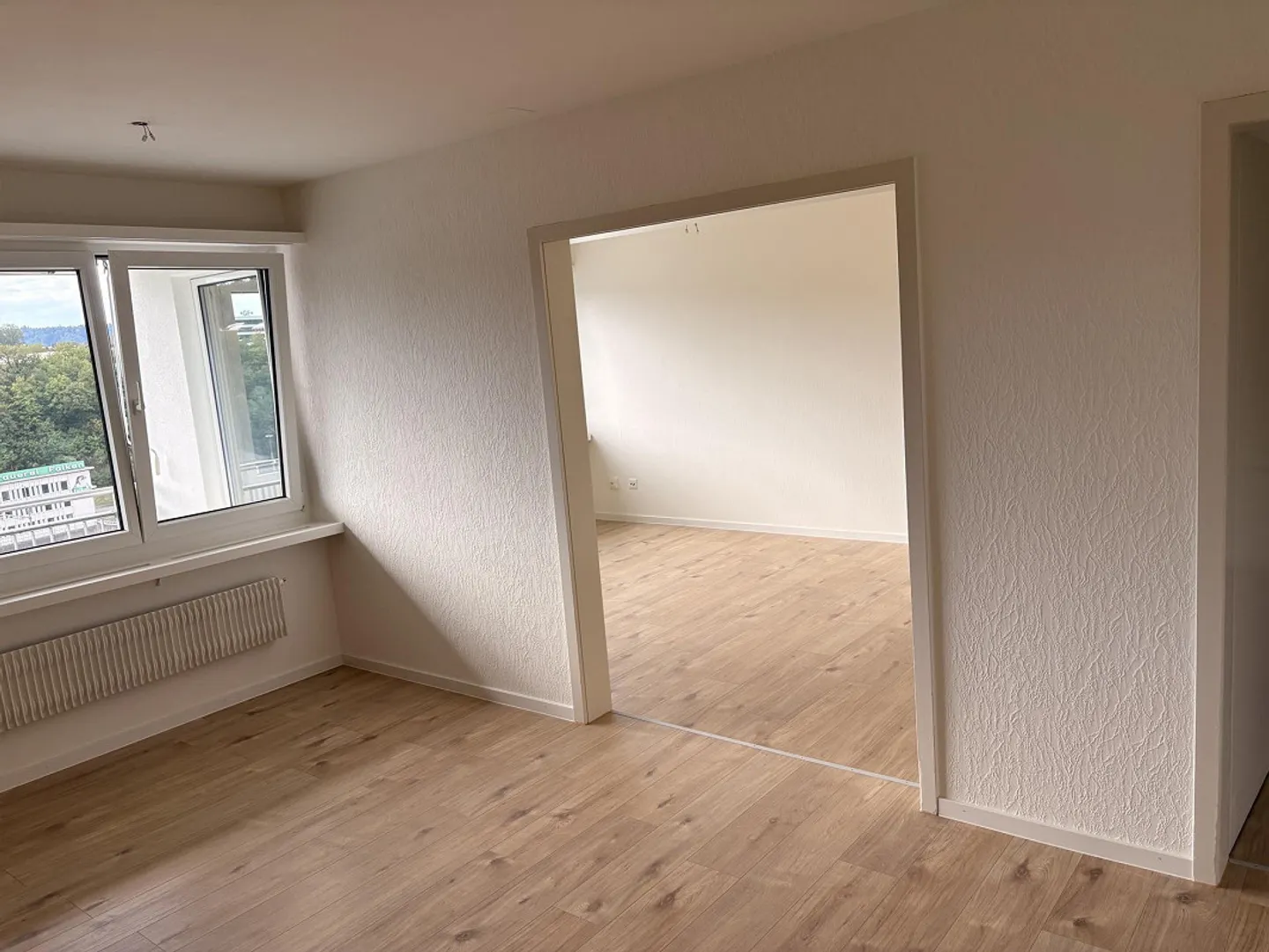 3.5-room apartment with sunny balcony - Photo 3 of 10