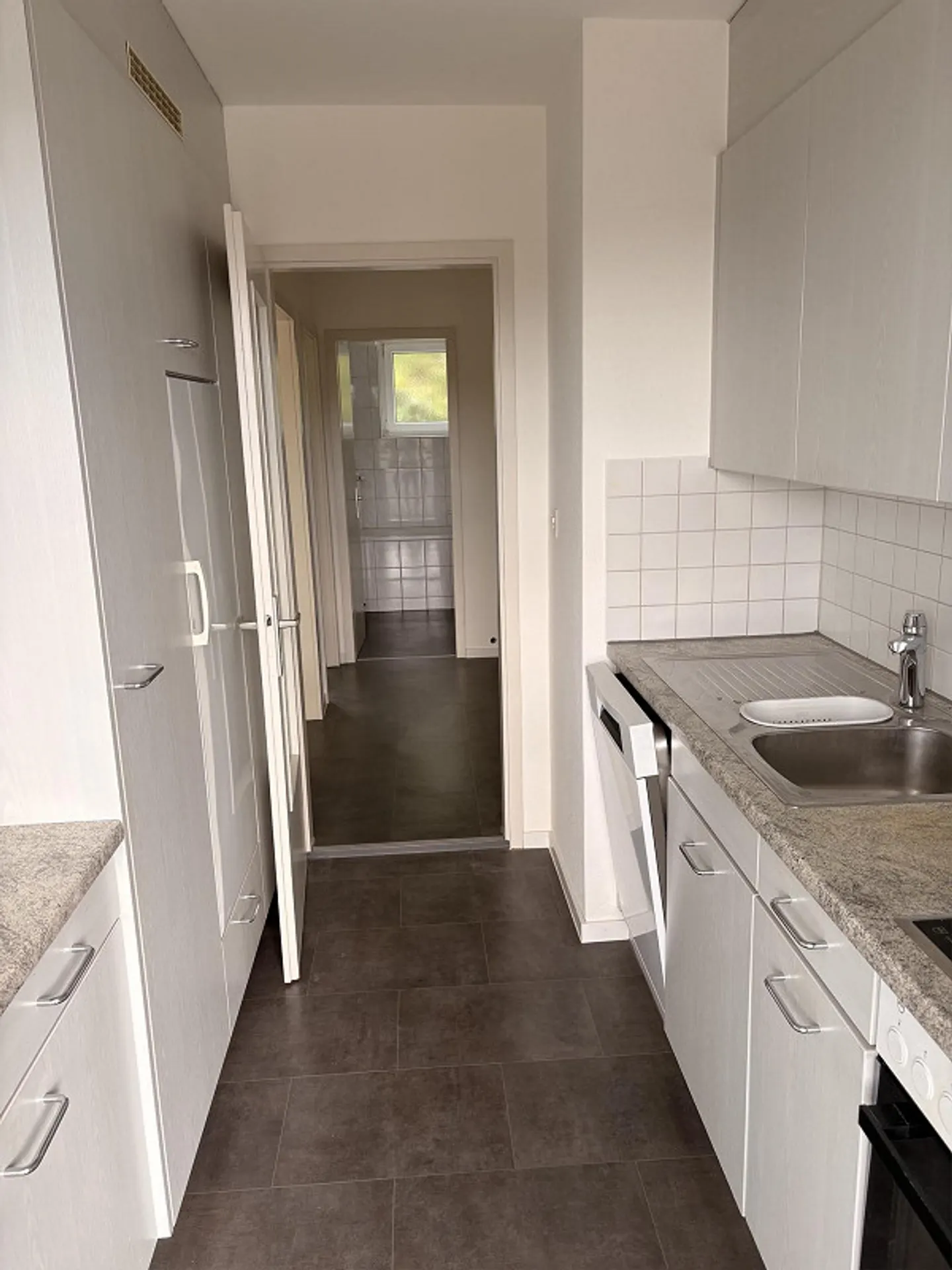 3.5-room apartment with sunny balcony - Photo 5 of 10