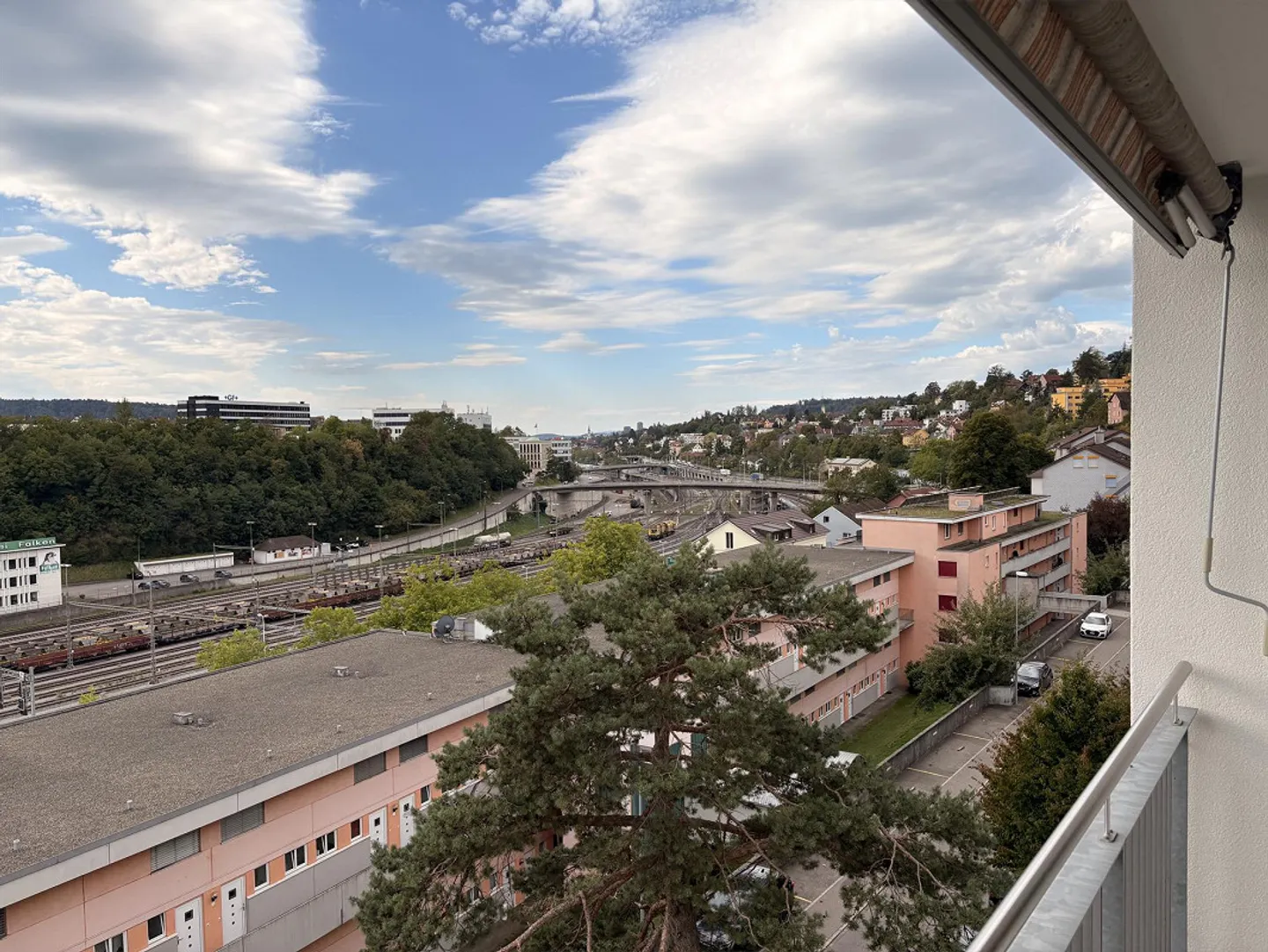 3.5-room apartment with sunny balcony - Photo 9 of 10