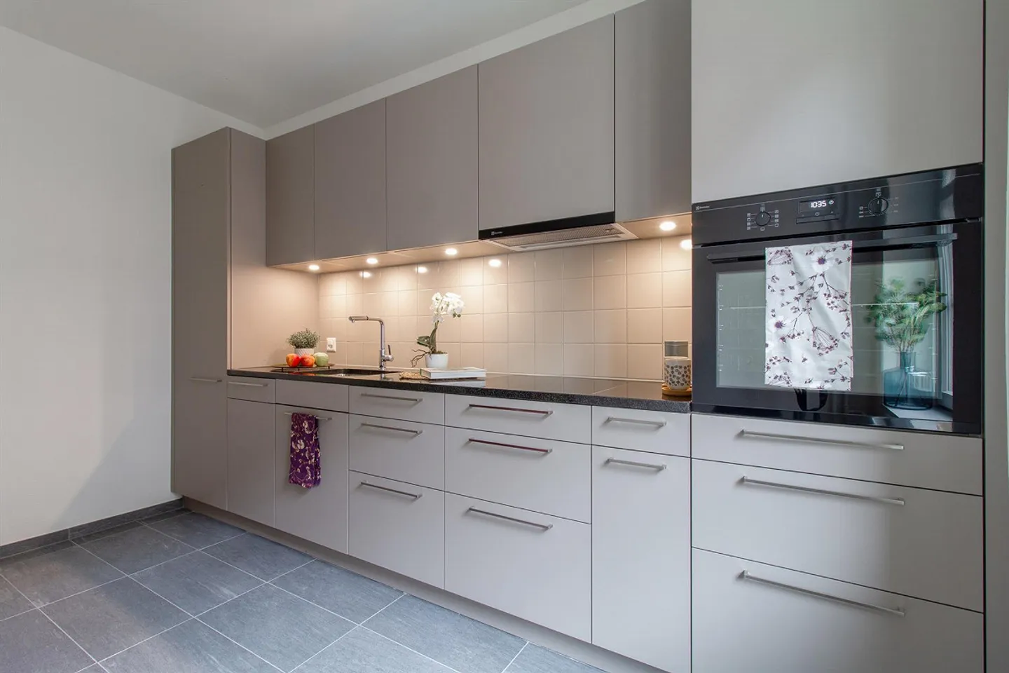 Spacious 5-Room Apartment - Photo 1 of 9