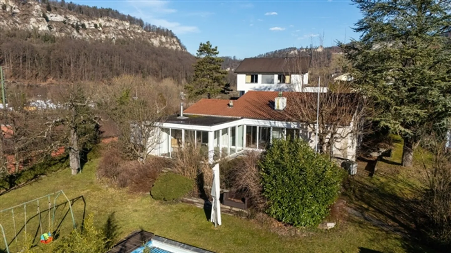 Geräumiges Einfamilienhaus mit Pool - Foto 2 von 20