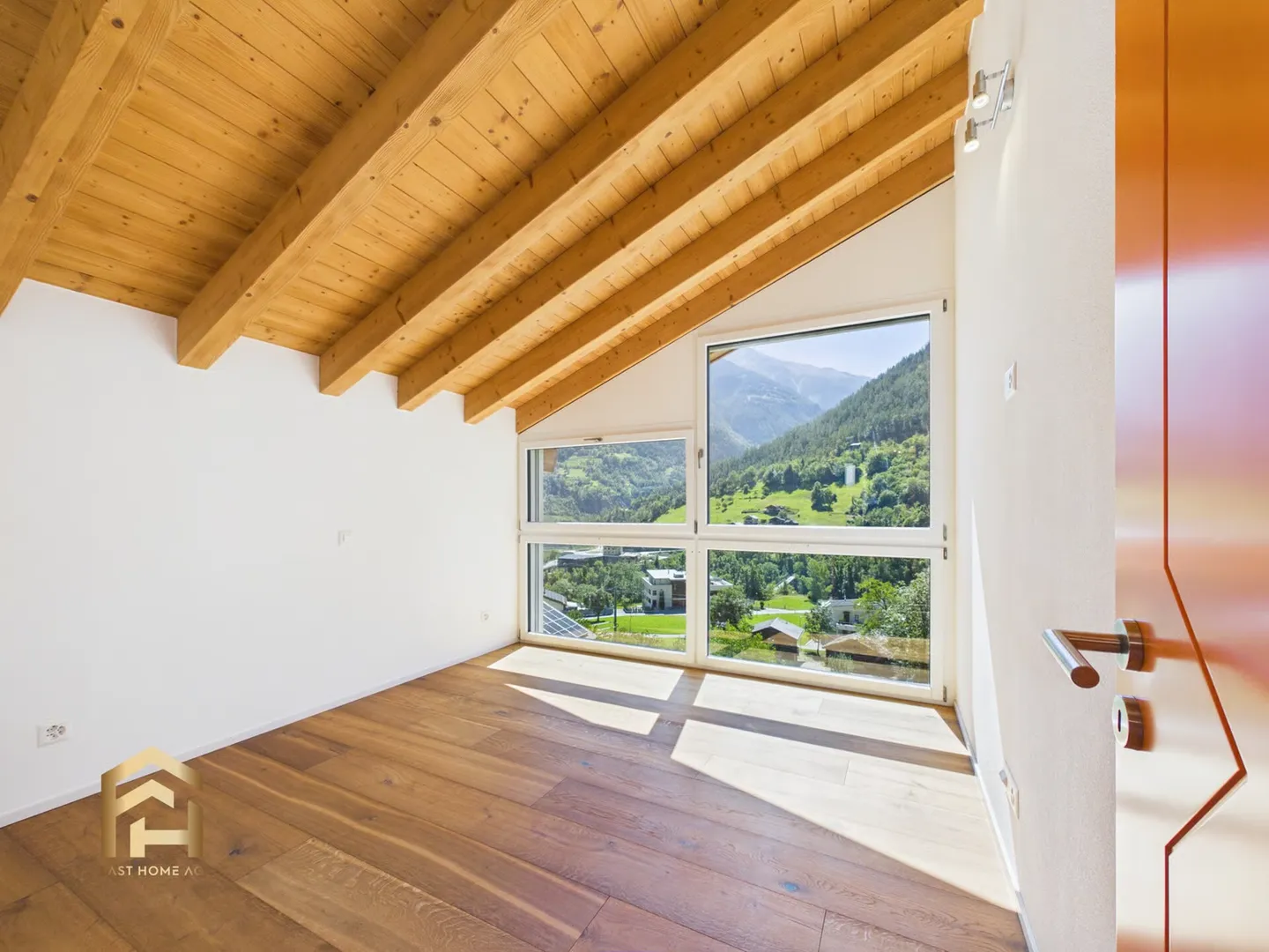 Traumhafte 2.5-Zi.-Dachwohnung in Stalden mit Lift & Weitblick - Photo 5 of 13