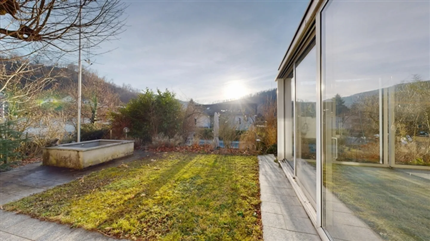 Geräumiges Einfamilienhaus mit Pool - Foto 12 von 20