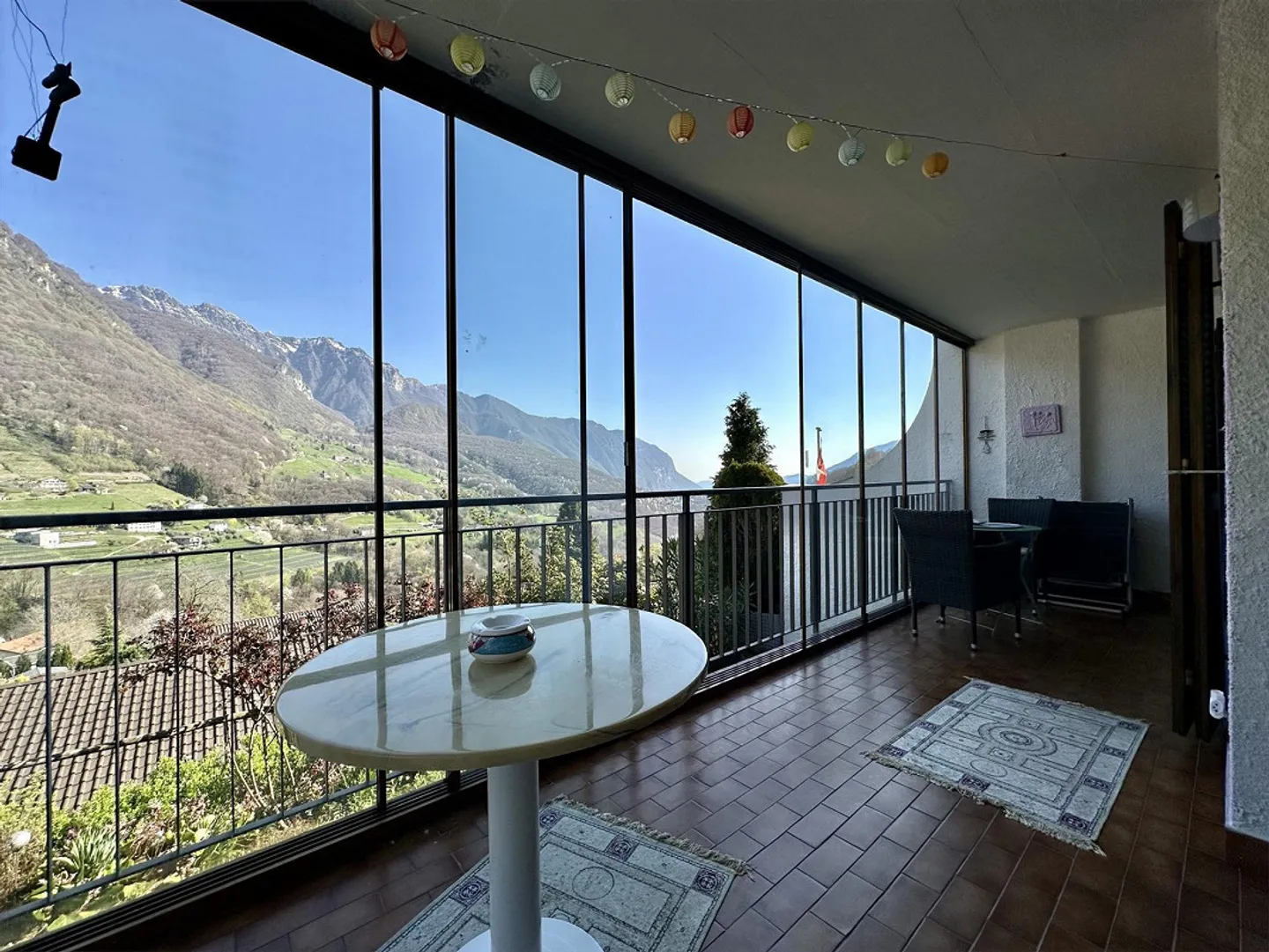 Villa with private garden and unobstructed view of the mountains in Arogno - Photo 1 of 12