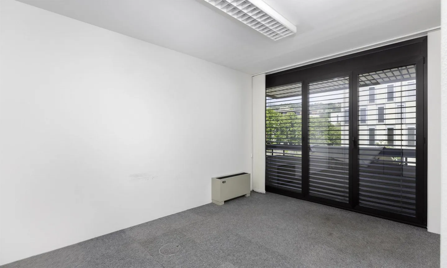 SPACIOUS COMMERCIAL SPACE IN CENTRAL AREA OF VIGANELLO - Photo 5 of 10