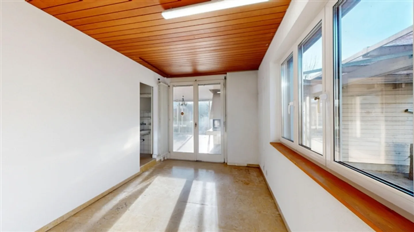 Geräumiges Einfamilienhaus mit Pool - Foto 17 von 20