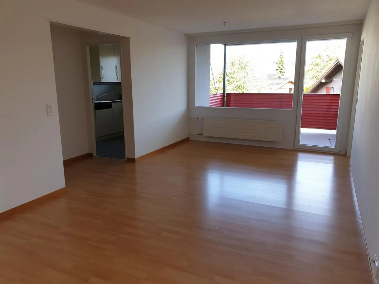 Quartier résidentiel calme dans la verdure : appartement de 4 pièces au 5ème étage - Photo 2 sur 6